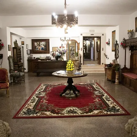 Szálloda La Riva 3*
