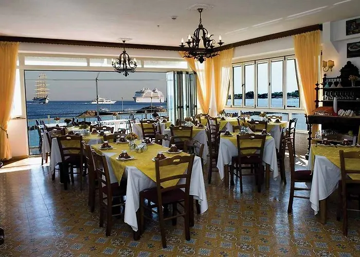 Hotell La Riva Giardini Naxos