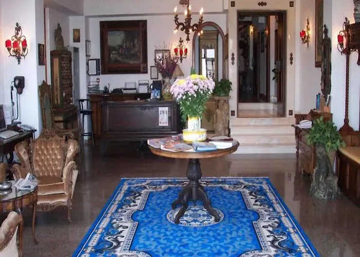 Hotell La Riva Giardini Naxos