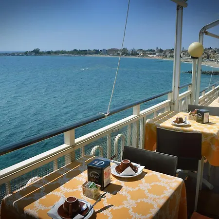 La Riva Hotel
