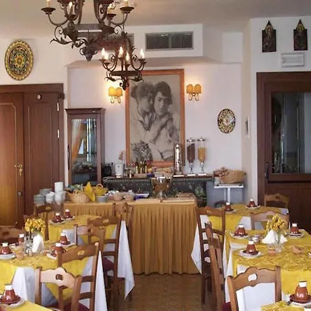 Hotel La Riva 3*