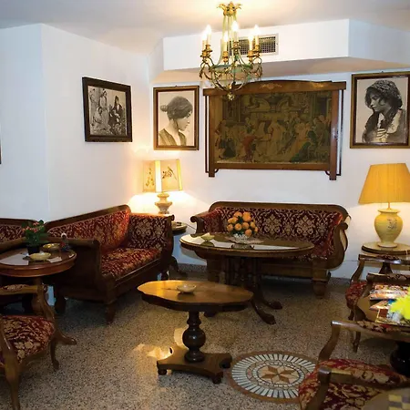 La Riva Hotel
